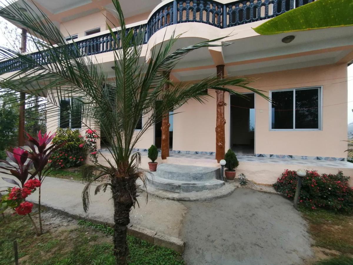 Hotel Garden Of Dreams Sauraha Exterior foto